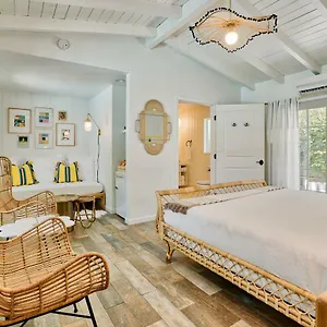 **** Hotel Dive United States